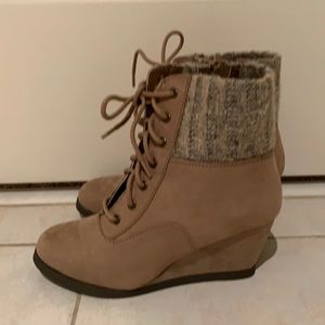 So Women Brown Lace Up  with Zipper Boots‎ Size 6.5